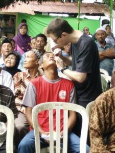 a-new-vision-jombang-eye-camp-april2016-markpatienteyedrops